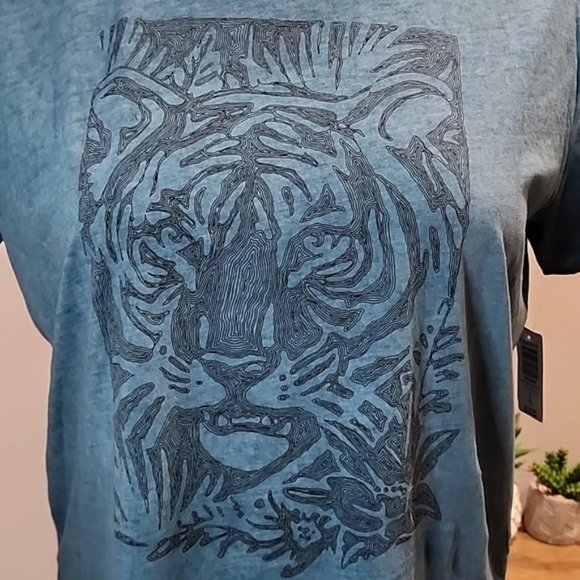 Torrid - Tiger Relaxed Fit Cotton Jersey Destructed Drop Shoulder Tunic in Teal - Picture 4 of 14